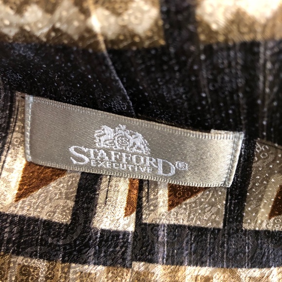 🎉SALE🎉Brown diamonds silk tie - Picture 3 of 6